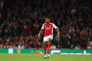 斯凯利地面拼抢成功率72.7%，位列五大联赛边后卫第一​